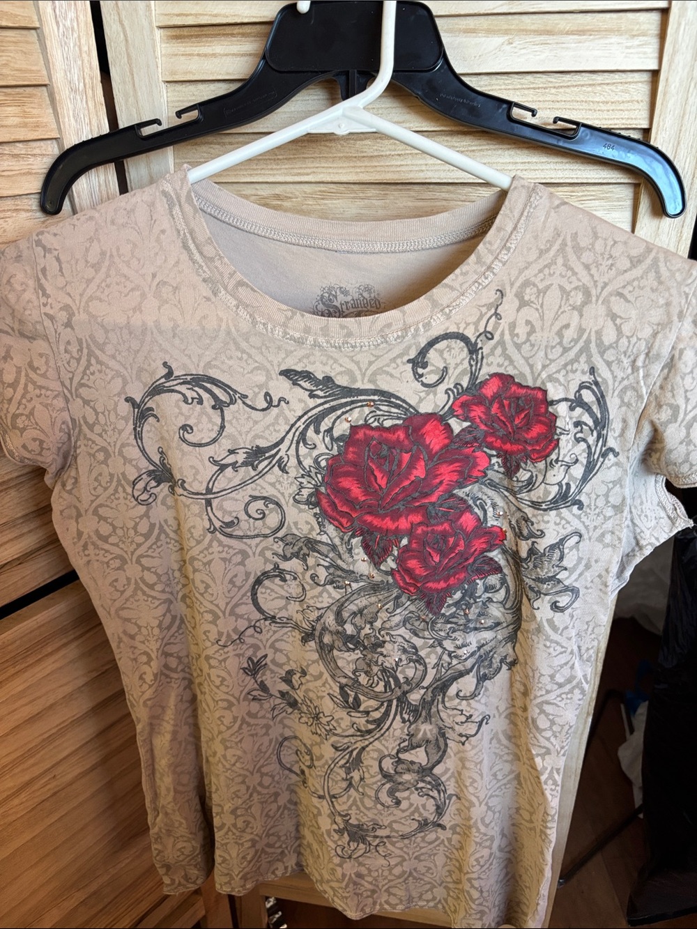 Junior Stranded  Beige Floral Graphic Tee with Red Roses Large